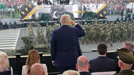 International: Trump bekommt Militärparade - und Massenproteste