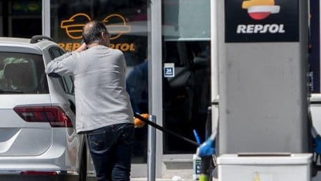 La caída de los carburantes abarata el verano a los conductores a mínimos de 2022