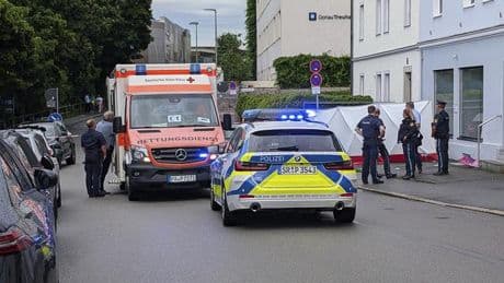 Passau: Mann fährt in Menschengruppe und verletzt fünf Personen