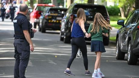 Sparatoria a Minneapolis: morti due bambini e il killer