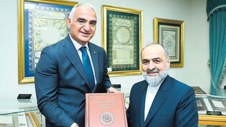 Bakan Ersoy, İstanbul Mushafı’nı inceledi