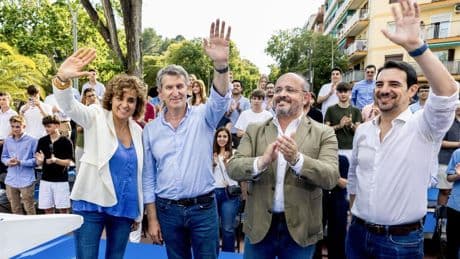 Feijóo niega que Sánchez defienda las lenguas: ”¡Este tío va a defender más el gallego y el catalán que yo!”