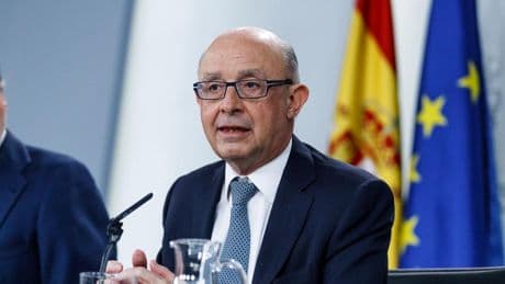La Fiscalía sospecha que Montoro utilizó testaferros para ocultar dinero