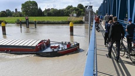 Bauwerk in Ostfriesland: Erste Fußgänger überqueren neue Friesenbrücke über die Ems