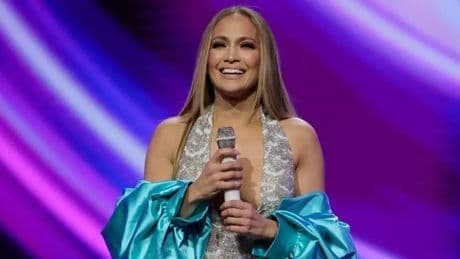 Jennifer Lopez impacta con ocho cambios de &#039;look&#039; en los AMAs