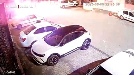 Şanlıurfa'da molotof kokteylli kundaklamalar kamerada