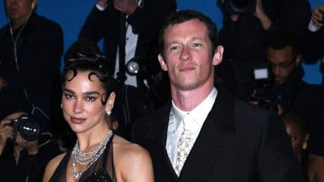 Leute von heute : Dua Lipa bestätigt Verlobung mit Callum Turner
