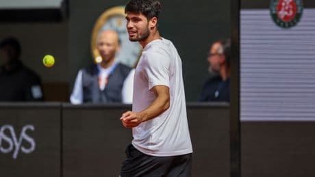 Carlos Alcaraz se estrenará en la tierra de Roland Garros con Nishikori