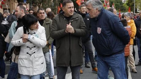 Otegi llama a la unidad abertzale mientras rehúye hablar de errores del pasado