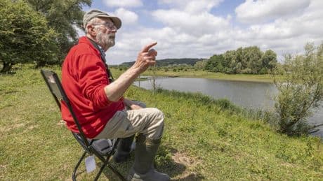 Hans Dorrestijn (85) ruilde de drank in voor vogels: ’Ze maken me minder somber’