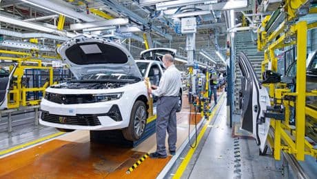 Eigentlich sollte 2028 Schluss sein - Verbrenner-Kehrtwende bei Opel