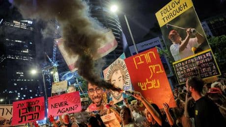 +++ Nahost +++: Massendemonstration in Israel für Geisel-Deal