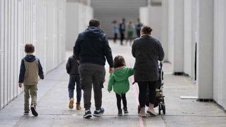 Mehr als jeder Dritte fällt beim Deutsch-Test durch – weniger Visa für Ehegatten