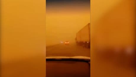 Les images spectaculaires de la tempête de sable qui balaye l’Irak et colore le ciel en orange
