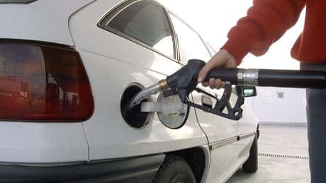 La diferencia al llenar un depósito entre las gasolineras vascas alcanza los 20 euros