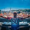 Waar Verstappen racet, draait Limburgse economieleraar Rick als dj: ‘Ik leef mijn droom, maar blijf gewoon voor de klas staan’