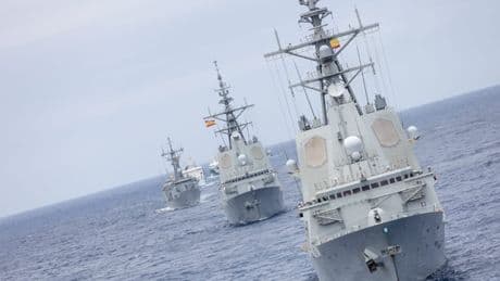 La Armada hunde el viejo A51 Mahón con misiles y torpedos con la princesa Leonor de Borbón como testigo de excepción