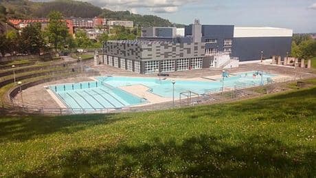 Muere un menor que perdió el conocimiento por un golpe de calor en las piscinas de El Fango, en Bilbao