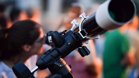Astronomie: Totale Mondfinsternis: Etliche Sternwarten öffnen am Sonntag