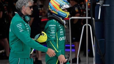 Fernando Alonso, embestido, cabreado y hundido en Miami