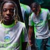 Een ode aan... het weer: Manchester City stelt opvallend shirt met regendruppels voor waarin Doku en co zullen spelen