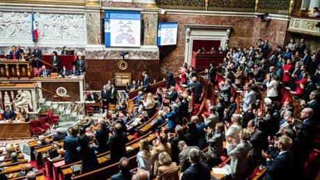 Fin de vie : le texte sur le « droit à l’aide à mourir » franchit l’étape de l’Assemblée nationale