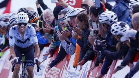 El ciclista Enric Mas, baja definitiva para el resto de la temporada del Movistar Team por una tromboflebitis