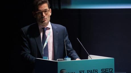 Oughourlian "tiende la mano" a los afines a Moncloa en Prisa y les exige que cesen los ataques porque "esto no es un juguete"