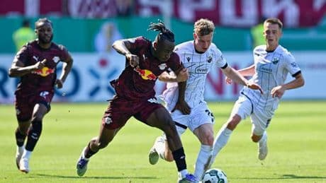 DFB-Pokal: Späte Tore: Banzuzi und Simons retten Werners Leipzig-Debüt