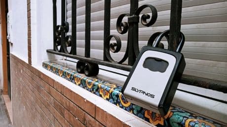 Booking elimina más de 4.000 anuncios ilegales de pisos turísticos tras una orden de Consumo