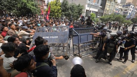 Las protestas en Nepal contra la prohibición de las redes sociales dejan al menos 19 muertos y más de 100 heridos