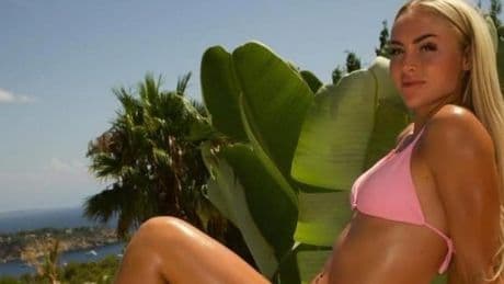 Alisha Lehmann luce en Ibiza, ajena a la final entre España e Inglaterra