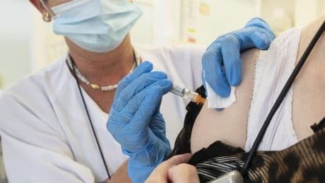 Una fuerte ronquera, síntoma de la nueva variante de covid