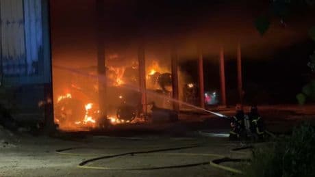 Pas-de-Calais: un hangar de paille s'embrase à Loos-en-Gohelle, aucun blessé à déplorer