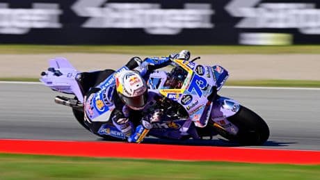 MotoGP, Alex Marquez conquista la pole al Montmelò. Disastro Bagnaia
