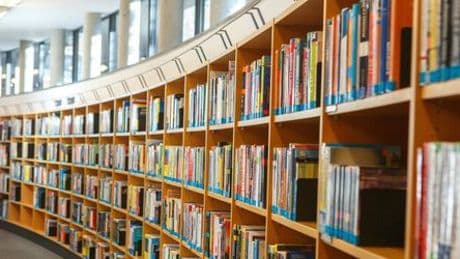 Bibliothek darf Bücher mit Warnhinweis versehen