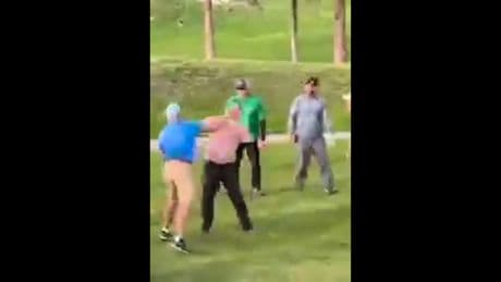 Kieferbruch! - Plötzlich prügeln die Golfer aufeinander ein