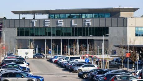Elektromobilität: Tesla evakuiert Mitarbeiter in Grünheide nach Brand von Batteriezellen