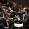 Petr Popelka dirigiert die Staatskapelle: Riesenspaß in der Philharmonie