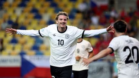 Woltemade wird auf den FC Bayern angesprochen - dann greift Uefa-Sprecher ein
