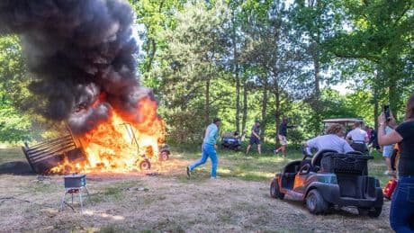 Dutch Ladies Open opgeschrikt door vuurzee van buggies die in de fik vliegen