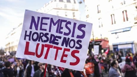 En Francia, la extrema derecha no renuncia a su propia 'marca' de 'feminismo': "Violador extranjero, prisión y avión"