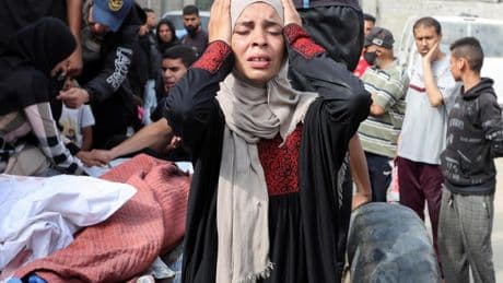 Israel vuelve a castigar a Gaza en otra noche sangrienta: mata al menos a 107 personas en una intensificación de su ofensiva