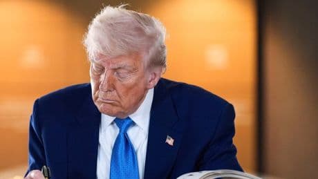 Continua l’attacco di Trump a Voice of America, licenziati 600 dipendenti