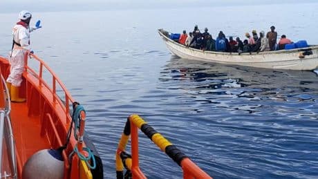 Desaparecidos 12 migrantes al saltar al agua desde una patera a 60 kilómetros de Cabrera