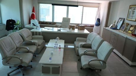 Kayyım borcu nedeniyle İpekyolu Belediyesine haciz