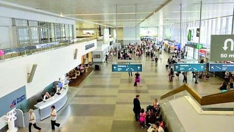 La bimba autistica è “troppo agitata”, famiglia savonese cacciata dal volo EasyJet a Praga