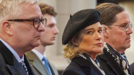 Prinses Delphine heeft ’warme relatie’ met halfbroers en halfzus