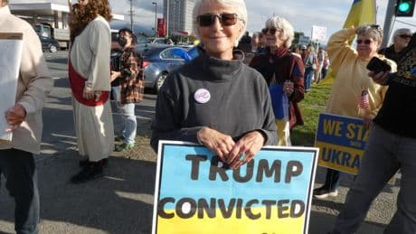 «We stand with Ukraine» - Protest in Alaska vor Gipfel