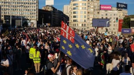 Studentenproteste in Serbien: Tausende demonstrieren für Neuwahlen